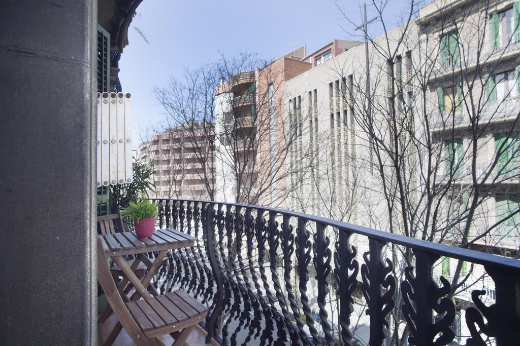 Aparteasy - Authentic Family Apartment Барселона Экстерьер фото
