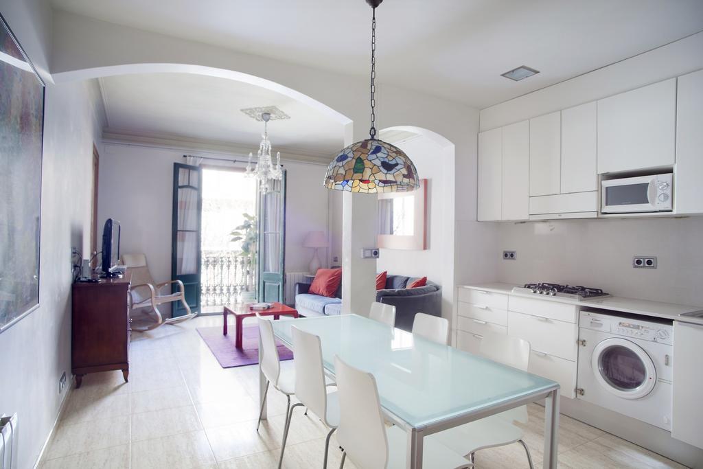 Aparteasy - Authentic Family Apartment Барселона Экстерьер фото