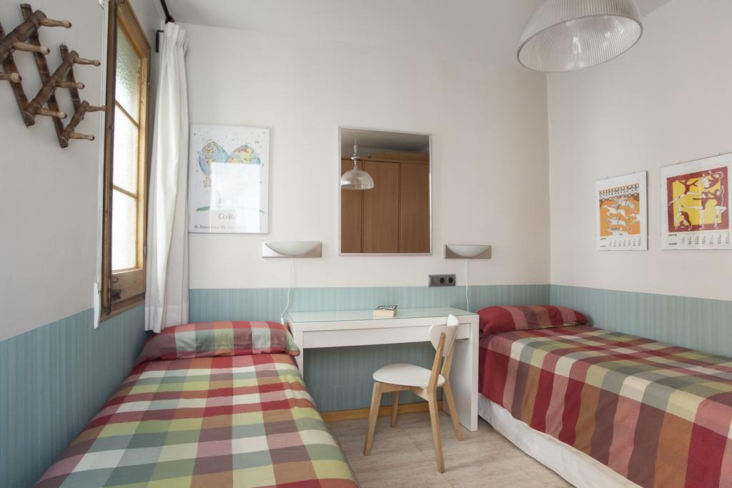 Aparteasy - Authentic Family Apartment Барселона Экстерьер фото