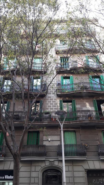 Aparteasy - Authentic Family Apartment Барселона Экстерьер фото