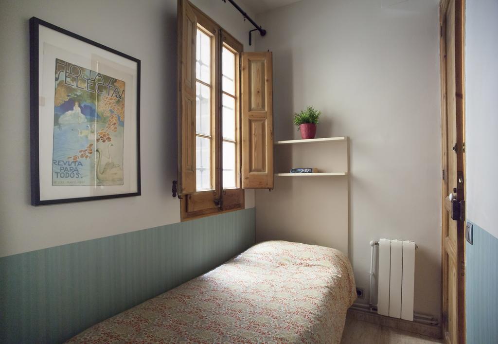 Aparteasy - Authentic Family Apartment Барселона Экстерьер фото