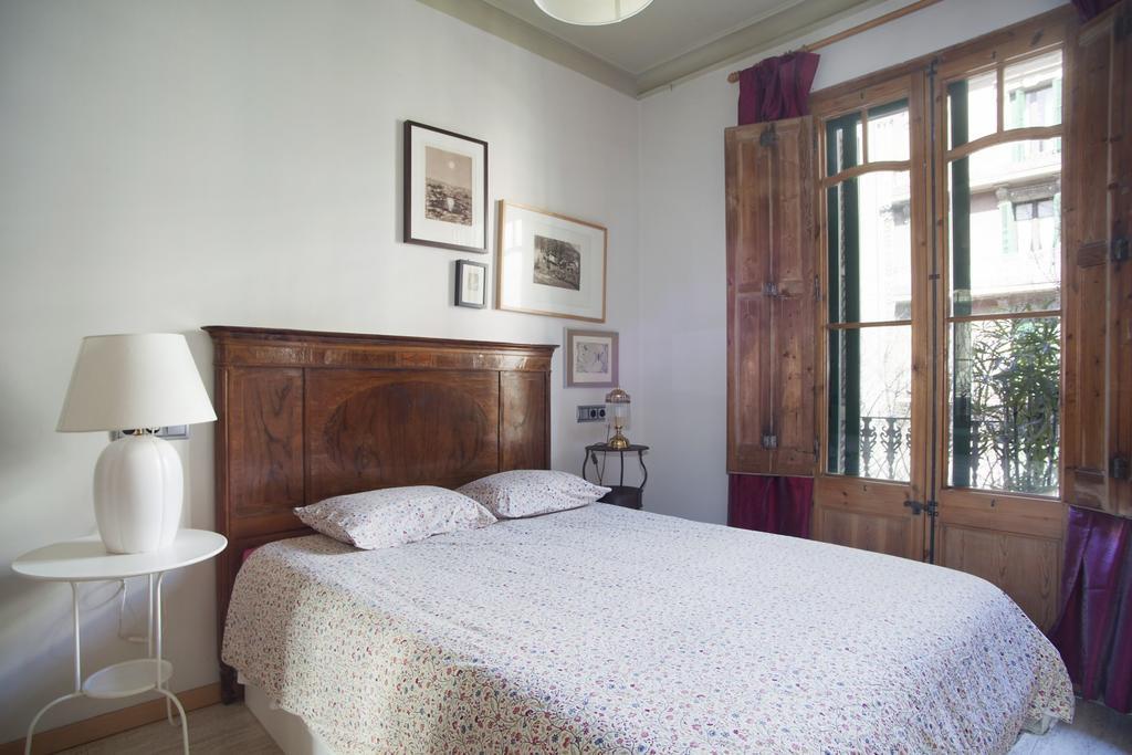 Aparteasy - Authentic Family Apartment Барселона Экстерьер фото