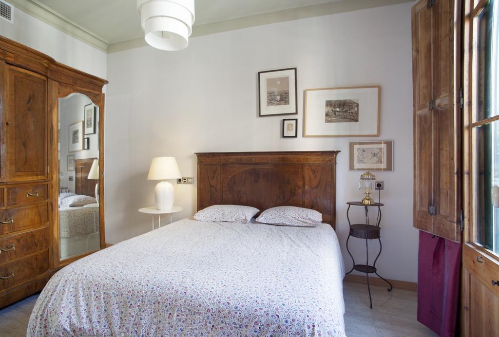 Aparteasy - Authentic Family Apartment Барселона Экстерьер фото